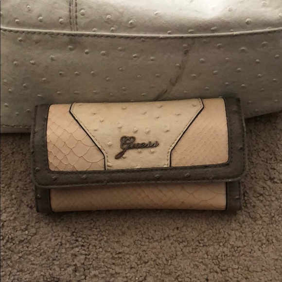 Large guess purse - Picture 8 of 8